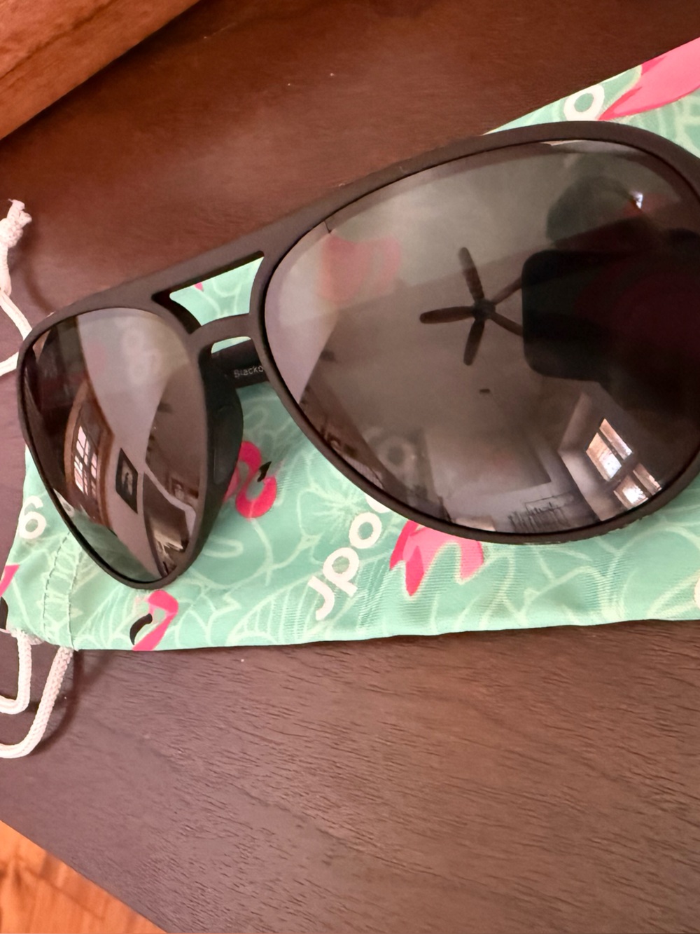 Women’s Black Aviator Sunglasses with Dark Lenses